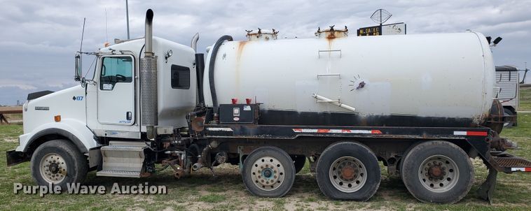 image for item DI4790 2007 Kenworth T800  vacuum truck
