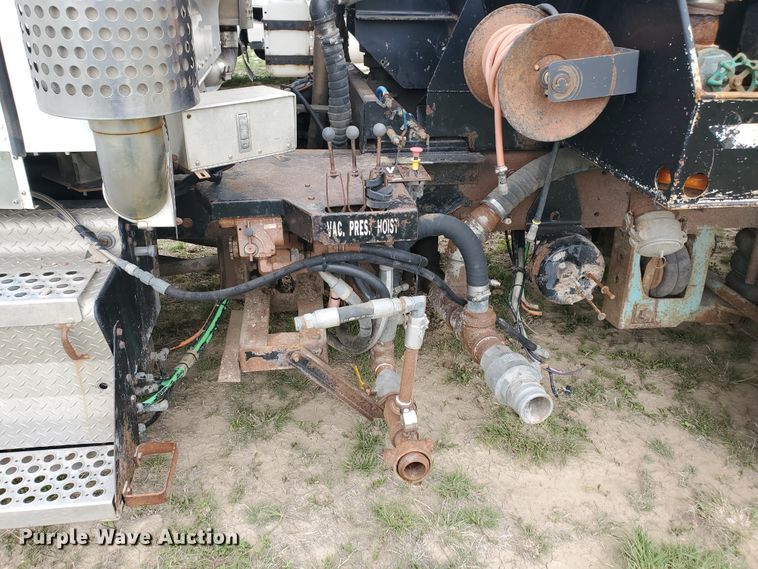 image for item DI4790 2007 Kenworth T800  vacuum truck