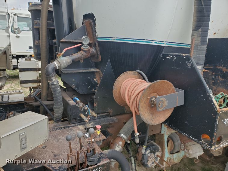 image for item DI4790 2007 Kenworth T800  vacuum truck