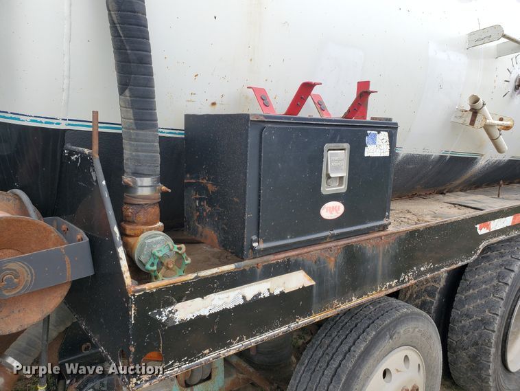 image for item DI4790 2007 Kenworth T800  vacuum truck