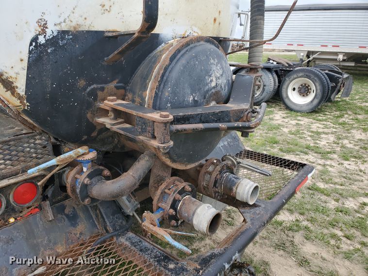 image for item DI4790 2007 Kenworth T800  vacuum truck