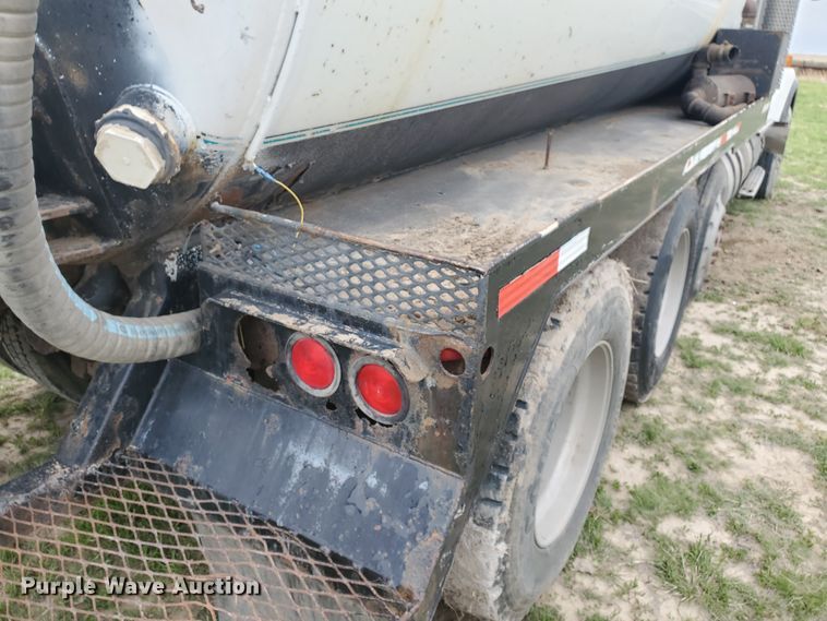 image for item DI4790 2007 Kenworth T800  vacuum truck