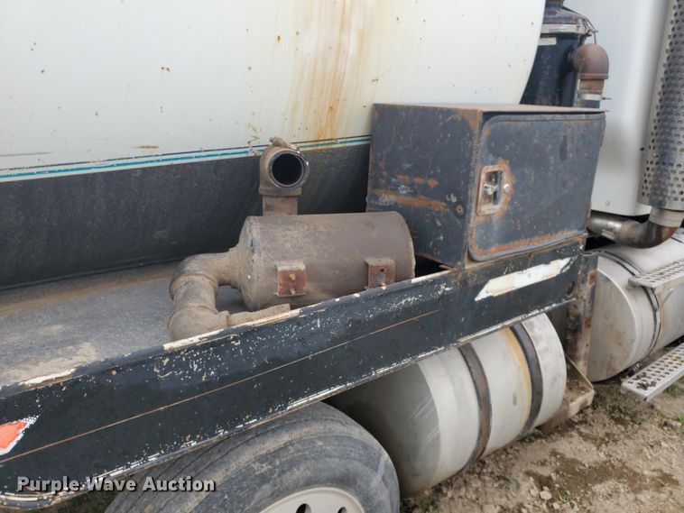 image for item DI4790 2007 Kenworth T800  vacuum truck