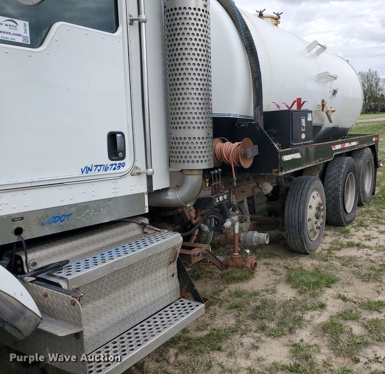 image for item DI4790 2007 Kenworth T800  vacuum truck