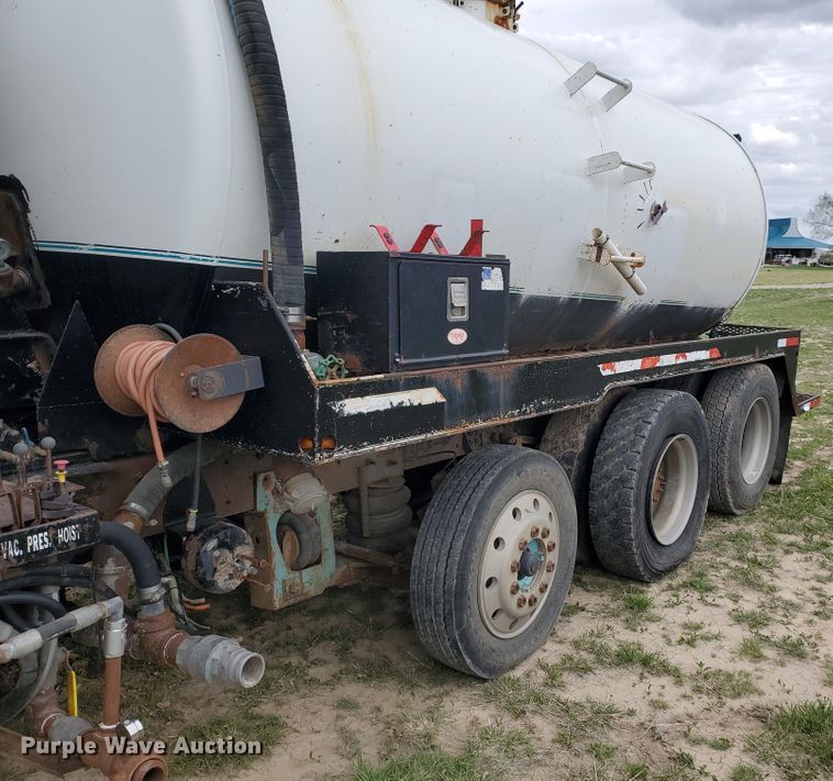 image for item DI4790 2007 Kenworth T800  vacuum truck