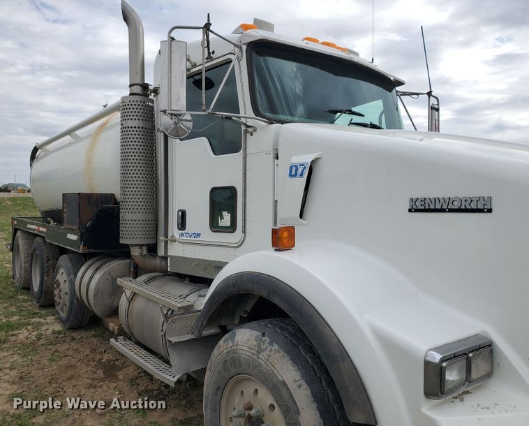 image for item DI4790 2007 Kenworth T800  vacuum truck