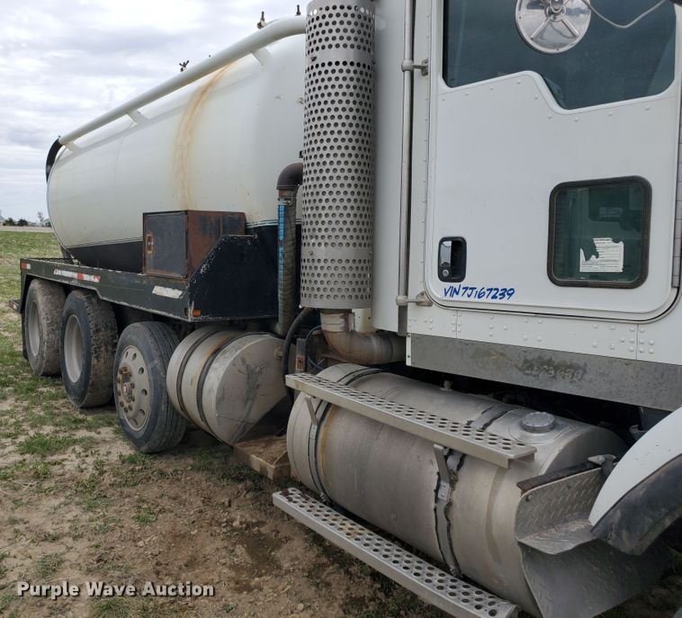 image for item DI4790 2007 Kenworth T800  vacuum truck