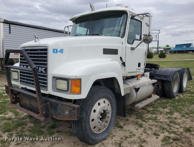 image for item DI4791 2004 Mack CH613  semi truck