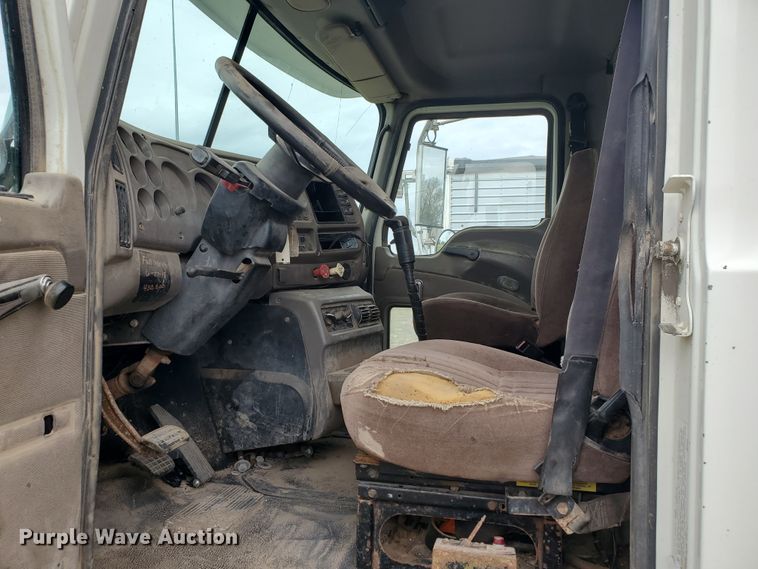 image for item DI4791 2004 Mack CH613  semi truck