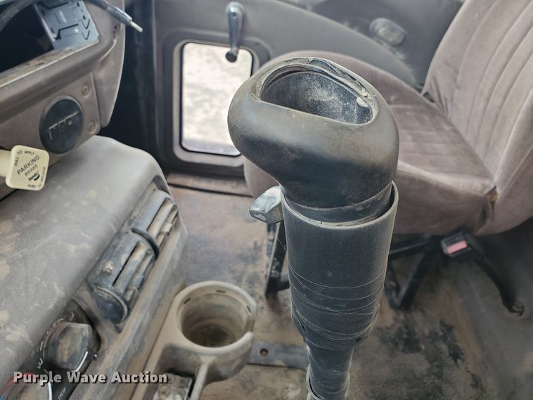 image for item DI4791 2004 Mack CH613  semi truck