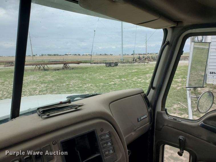 image for item DI4791 2004 Mack CH613  semi truck