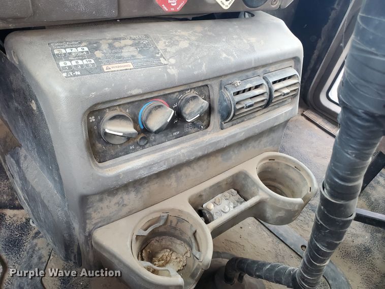 image for item DI4791 2004 Mack CH613  semi truck