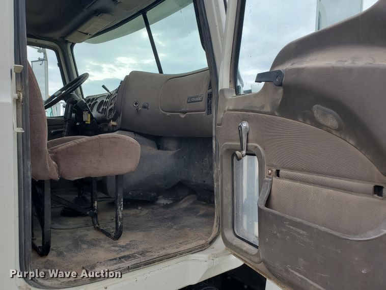 image for item DI4791 2004 Mack CH613  semi truck