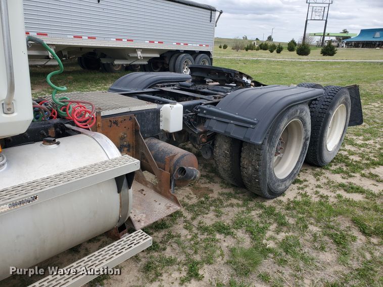 image for item DI4791 2004 Mack CH613  semi truck