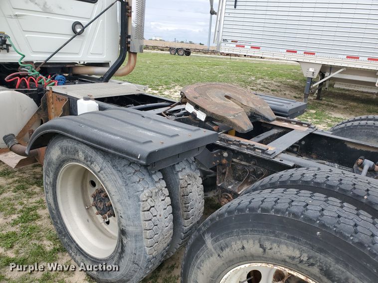 image for item DI4791 2004 Mack CH613  semi truck