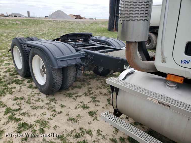 image for item DI4791 2004 Mack CH613  semi truck