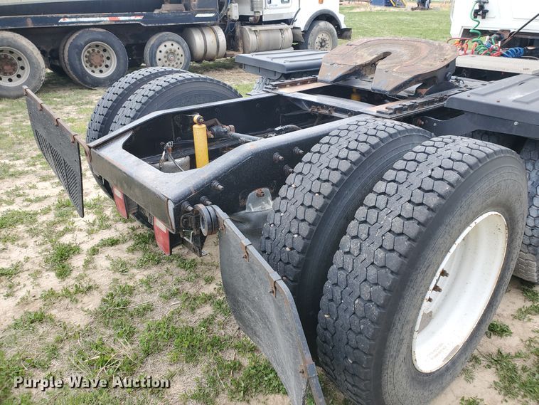 image for item DI4791 2004 Mack CH613  semi truck