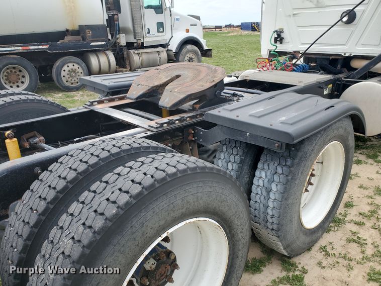 image for item DI4791 2004 Mack CH613  semi truck