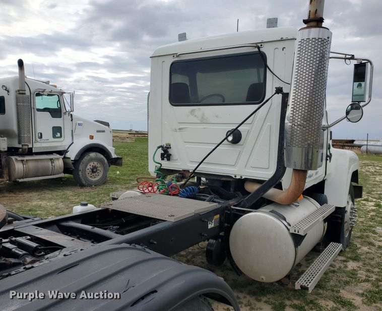 image for item DI4791 2004 Mack CH613  semi truck