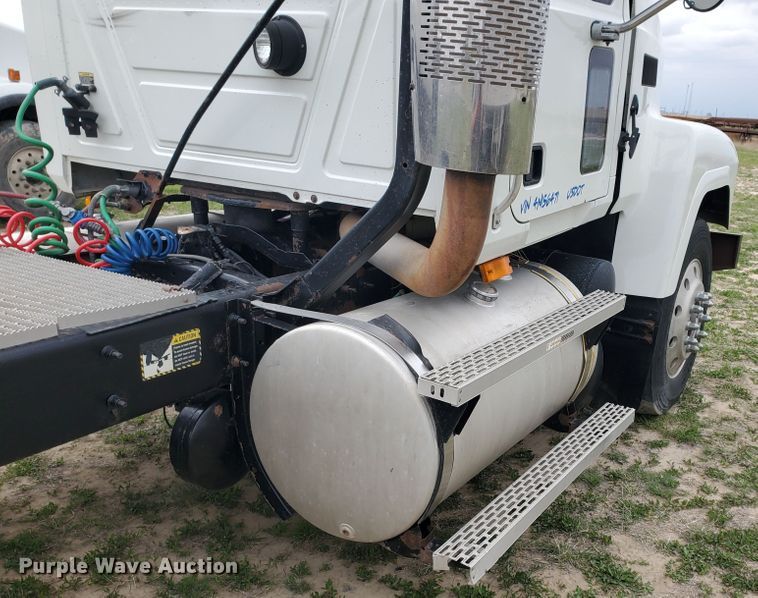 image for item DI4791 2004 Mack CH613  semi truck