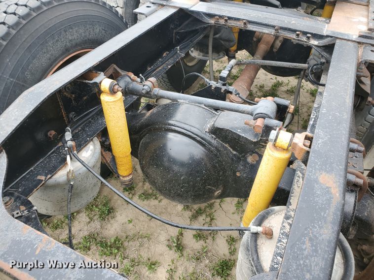 image for item DI4791 2004 Mack CH613  semi truck