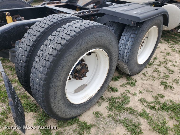 image for item DI4791 2004 Mack CH613  semi truck