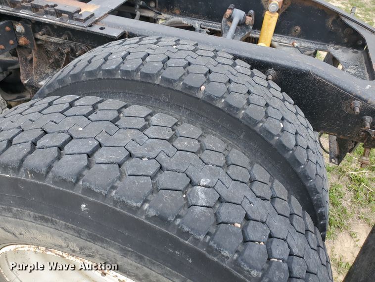 image for item DI4791 2004 Mack CH613  semi truck