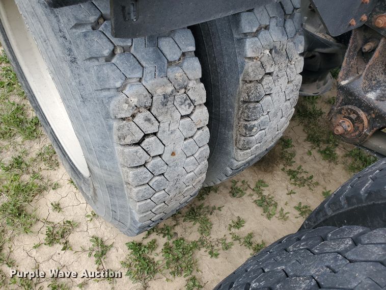 image for item DI4791 2004 Mack CH613  semi truck