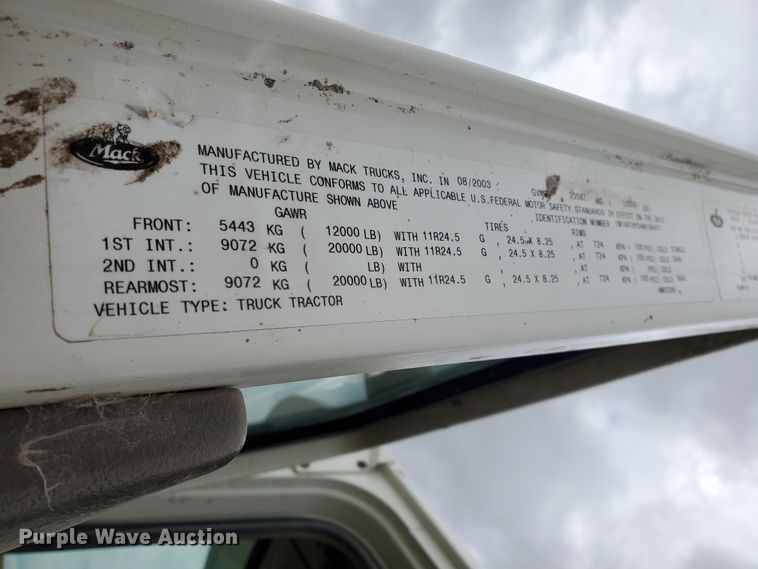 image for item DI4791 2004 Mack CH613  semi truck