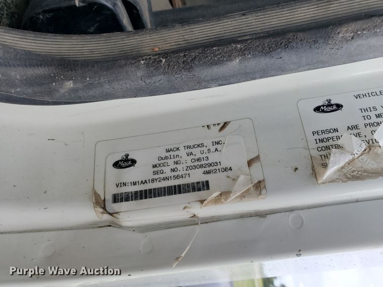 image for item DI4791 2004 Mack CH613  semi truck