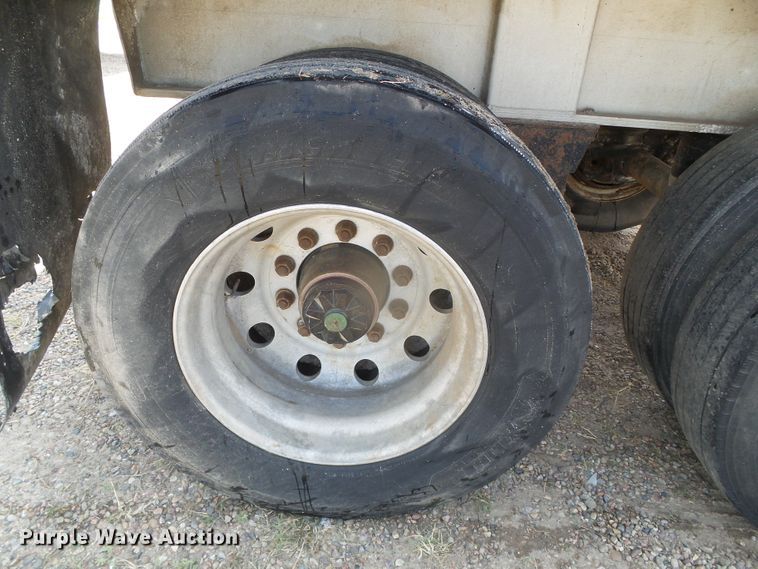 image for item DI5652 1998 CMC T-102 Rail  end dump trailer