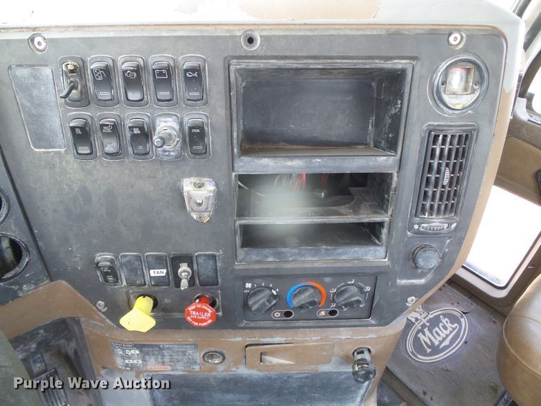 image for item DI5653 2007 Mack CTP  semi truck