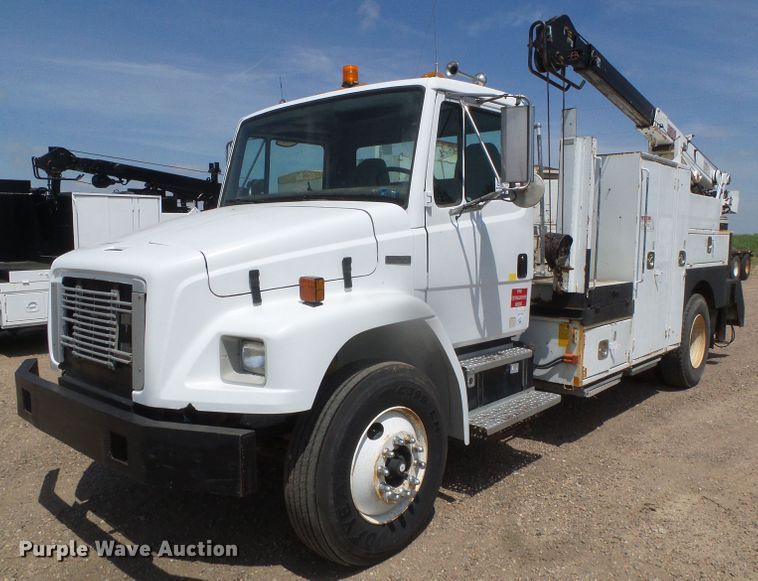 image for item DI5658 2003 Freightliner FL70  utility / service truck