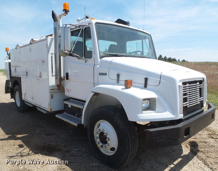 image for item DI5658 2003 Freightliner FL70  utility / service truck
