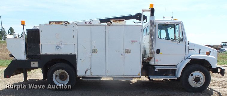 image for item DI5658 2003 Freightliner FL70  utility / service truck