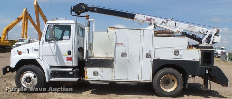 image for item DI5658 2003 Freightliner FL70  utility / service truck