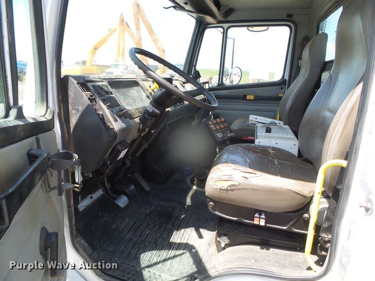 image for item DI5658 2003 Freightliner FL70  utility / service truck