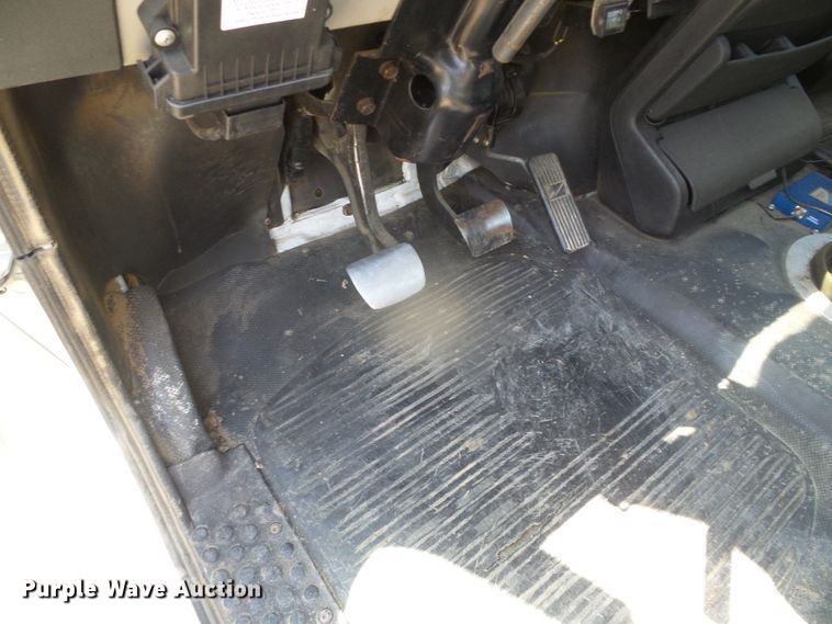 image for item DI5658 2003 Freightliner FL70  utility / service truck