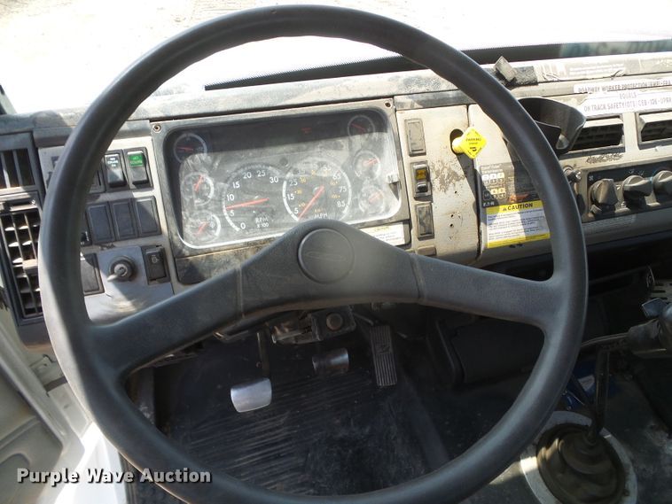 image for item DI5658 2003 Freightliner FL70  utility / service truck