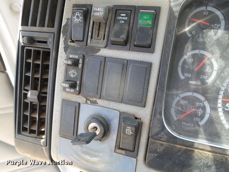 image for item DI5658 2003 Freightliner FL70  utility / service truck