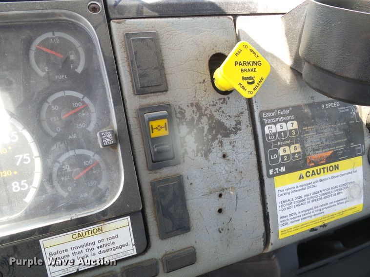 image for item DI5658 2003 Freightliner FL70  utility / service truck