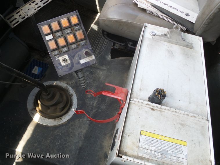 image for item DI5658 2003 Freightliner FL70  utility / service truck