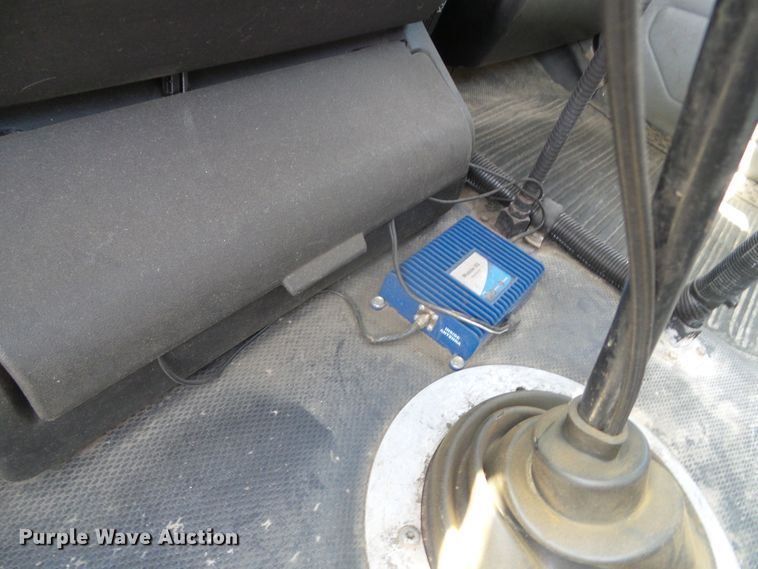 image for item DI5658 2003 Freightliner FL70  utility / service truck