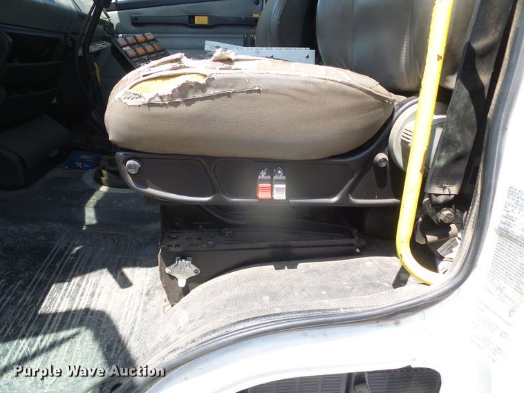 image for item DI5658 2003 Freightliner FL70  utility / service truck