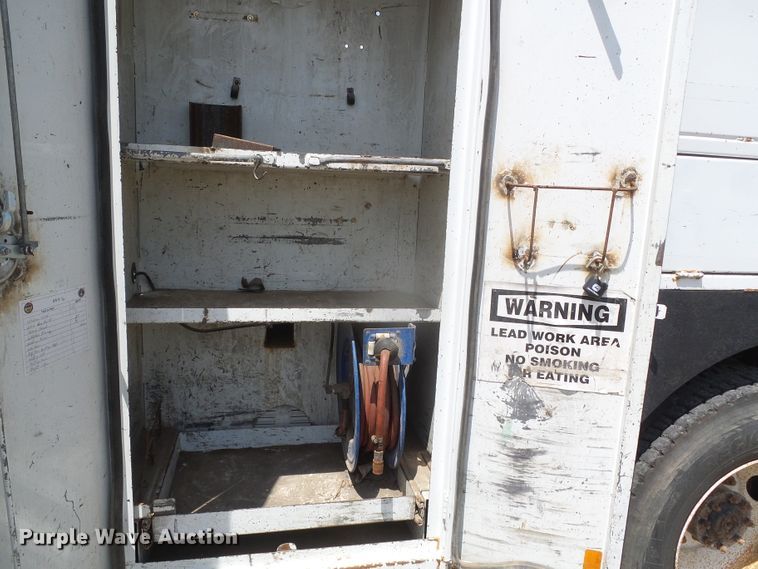 image for item DI5658 2003 Freightliner FL70  utility / service truck