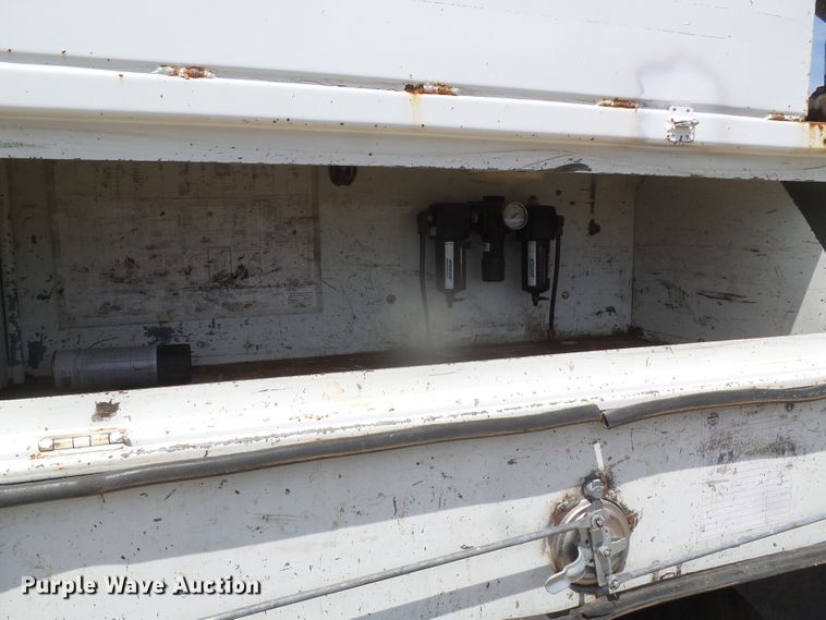 image for item DI5658 2003 Freightliner FL70  utility / service truck