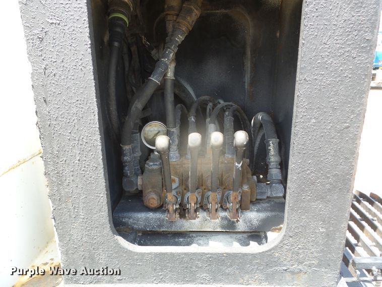 image for item DI5658 2003 Freightliner FL70  utility / service truck