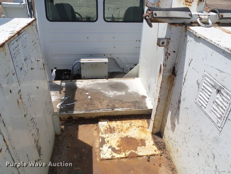 image for item DI5658 2003 Freightliner FL70  utility / service truck