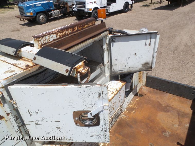 image for item DI5658 2003 Freightliner FL70  utility / service truck