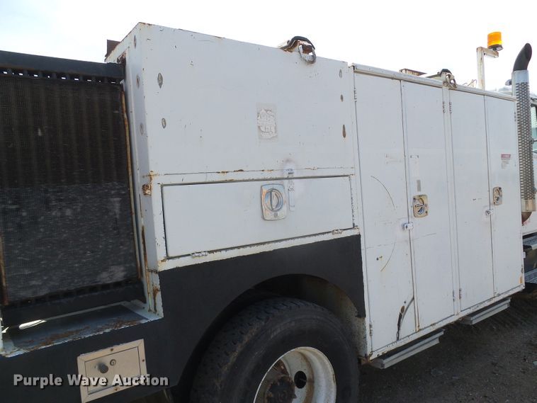 image for item DI5658 2003 Freightliner FL70  utility / service truck